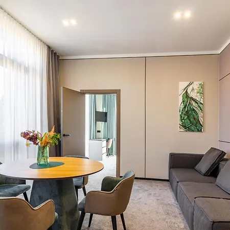 Shelter Aparthotel 3*