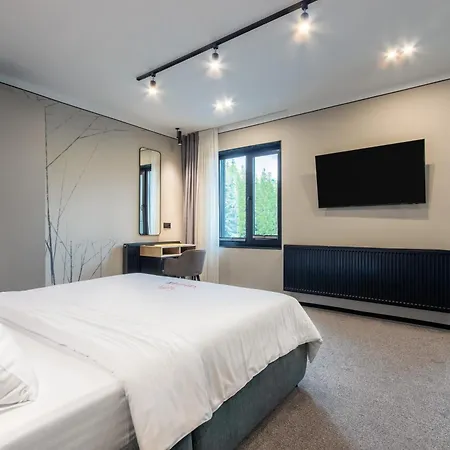 Aparthotel Shelter 4*