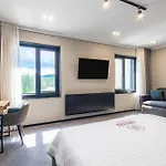 Shelter 4*